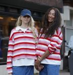 Amsterdam 7 mei 2026
Maria Tailor en haar dochter tijdens shoot op straat in Amsterdam zuid.