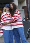 Amsterdam 7 mei 2026
Maria Tailor en haar dochter tijdens shoot op straat in Amsterdam zuid.