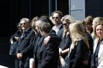 s Gravenzande 1 mei 2026
Begrafenis Jade Kops . Koningin Maxima heeft een mooi bloemstuk gestuurd . Nicolette v Dam en Bas Smit