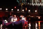 Amsterdam 5 mei 2026
5 mei Concert op de Amstel voor bevrijdingsdag . Koning Willem Alexander en Koningin Maxima zijn aanwezig .
Tineke Schouten en Splinter Chabot presenteren het . De artiesten die opterden zijn Roxeanne Hazes Acda en de Munnik Miss Envy Peru Edsilia Rombley Rolf Sanches en Fleur Raateland . Jamai Looman is dirigent .