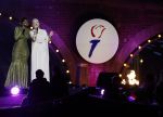 Amsterdam 5 mei 2026
5 mei Concert op de Amstel voor bevrijdingsdag . Koning Willem Alexander en Koningin Maxima zijn aanwezig .
Tineke Schouten en Splinter Chabot presenteren het . De artiesten die opterden zijn Roxeanne Hazes Acda en de Munnik Miss Envy Peru Edsilia Rombley Rolf Sanches en Fleur Raateland . Jamai Looman is dirigent .
