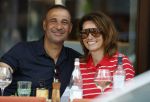 Amsterdam 2 mei 2026
Ruud Gullit en zijn vriendin Karin de Rooy op terras in Amsterdam zuid