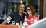 Amsterdam 2 mei 2026
Ruud Gullit en zijn vriendin Karin de Rooy op terras in Amsterdam zuid