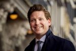 Amsterdam 5 mei 2026
5 mei Concert op de Amstel voor bevrijdingsdag . Koning Willem Alexander en Koningin Maxima zijn aanwezig .
Tineke Schouten en Splinter Chabot presenteren het . De artiesten die opterden zijn Roxeanne Hazes Acda en de Munnik Miss Envy Peru Edsilia Rombley Rolf Sanches en Fleur Raateland .  Thom v Campen