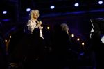 Amsterdam 5 mei 2026
5 mei Concert op de Amstel voor bevrijdingsdag . Koning Willem Alexander en Koningin Maxima zijn aanwezig .
Tineke Schouten en Splinter Chabot presenteren het . De artiesten die opterden zijn Roxeanne Hazes Acda en de Munnik Miss Envy Peru Edsilia Rombley Rolf Sanches en Fleur Raateland . Jamai Looman is dirigent .