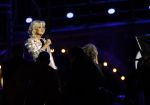 Amsterdam 5 mei 2026
5 mei Concert op de Amstel voor bevrijdingsdag . Koning Willem Alexander en Koningin Maxima zijn aanwezig .
Tineke Schouten en Splinter Chabot presenteren het . De artiesten die opterden zijn Roxeanne Hazes Acda en de Munnik Miss Envy Peru Edsilia Rombley Rolf Sanches en Fleur Raateland . Jamai Looman is dirigent .