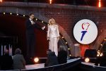 Amsterdam 5 mei 2026
5 mei Concert op de Amstel voor bevrijdingsdag . Koning Willem Alexander en Koningin Maxima zijn aanwezig .
Tineke Schouten en Splinter Chabot presenteren het . De artiesten die opterden zijn Roxeanne Hazes Acda en de Munnik Miss Envy Peru Edsilia Rombley Rolf Sanches en Fleur Raateland . Jamai Looman is dirigent .