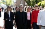 s Gravenzande 1 mei 2026
Begrafenis Jade Kops . Koningin Maxima heeft een mooi bloemstuk gestuurd . William Rutten kwam met zijn vrouw