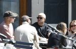 Amsterdam 5 mei 2026
Yousef Gnaoui, artiestennaam Sef en Dio met een kennis op terras .