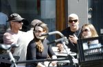 Amsterdam 5 mei 2026
Yousef Gnaoui, artiestennaam Sef en Dio met een kennis op terras .