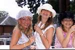 Ascot ( Engeland ) 17 juni 1999
Hoeden...hoeden  en nog meer hoeden op de LADY'S-day tijdens de Ascot paardenraces