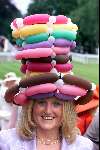 Ascot ( Engeland ) 17 juni 1999
Hoeden...hoeden  en nog meer hoeden op de LADY'S-day tijdens de Ascot paardenraces