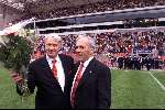 16 mei 1999
Afscheid Bobby Robson van eindhovens publiek samen met PSV-voorzitter Harry v Raaij