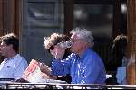 Amsterdam 16 juni 1999
De ontslagen Henk Spaan met vrouw en dochter op een amsterdams terras