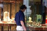 3 juni 1999
Marc Klein Essink op zoek naar een nieuw duur ROLEX-horloge