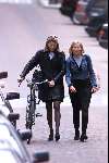 Amsterdam 11 juni 1999
Vanessa Loudon wandelend met een vriendin