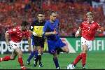 Rotterdam16 juni 2000 Euro 2000
Nederland-Denemarken, eindstand 3-0
Dennis Bergkamp contra Jan Heintze rechts Allan Nielsen
Europees Kampioenschap voetbal 2000