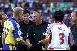 15 juni 2000
Turkije-Zweden, eindstand 0-0
Dick Jol met Johan Mjallby en Ogun
Europees Kampioenschap voetbal 2000