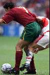 Amsterdam, 24 juni 2000    Euro 2000
Portugal-Turkije , eindstand 2-0
Figo  overtreding
Europees Kampioenschap Voetbal 2000