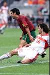 Amsterdam, 24 juni 2000    Euro 2000
Portugal-Turkije , eindstand 2-0
Figo in duel met Ergun
Europees Kampioenschap Voetbal 2000