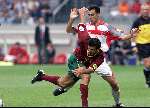 Amsterdam, 24 juni 2000    Euro 2000
Portugal-Turkije , eindstand 2-0
Figo in duel met Ogun  mooie aktie
Europees Kampioenschap Voetbal 2000