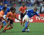 Amsterdam, 29 juni 2000   Euro 2000
Nederland-Italie, eindstand 0-0 ook na verlenging Italie wint na strafschoppen
Edgar Davids in duel met Francesco Totti
Europees Kampioenschap Voetbal 2000