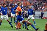 Amsterdam, 29 juni 2000   Euro 2000
Nederland-Italie, eindstand 0-0 ook na verlenging Italie wint na strafschoppen
Frank de Boer
Europees Kampioenschap Voetbal 2000