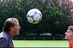Landgraaf 6 juni 2000
Training Denemarken met Jan Heintze, Jon Dahl Tomasson en Jesper Gronkjaer
Frits Korbach met Jan Heintze