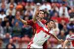 Amsterdam, 24 juni 2000    Euro 2000
Portugal-Turkije , eindstand 2-0
Hakan Sukur in duel met Fernando Couto
Europees Kampioenschap voetbal 2000