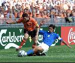 Amsterdam, 29 juni 2000   Euro 2000
Nederland-Italie, eindstand 0-0 ook na verlenging Italie wint na strafschoppen
Marc Overmars        Maldini
Europees Kampioenschap Voetbal 2000