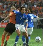 Amsterdam, 29 juni 2000   Euro 2000
Nederland-Italie, eindstand 0-0 ook na verlenging Italie wint na strafschoppen
Jaap Stam   Maldini     Del Piero
Europees Kampioenschap Voetbal 2000