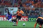 Amsterdam 21 juni 2000 euro 2000
Nederland-Frankrijk 3-2
Marc Overmars en Desailly shirtje trekken
Europees Kampioenschap Voetbal 2000
