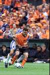 Rotterdam, 25 juni 2000   Euro 2000
Nederland-Yougoslavie, eindstand 6-1
Marc Overmars in duel met Djukic
Overtreding
Europees Kampioenschap Voetbal 2000