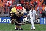 Amsterdam, 11 juni 2000
Nederland-Tsjechie, eindstand 1-0 door Penalty Frank de Boer
Mascotte Euro 2000
Europees Kampioenschap Voetbal 2000