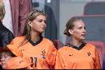 Rotterdam, 25 juni 2000   Euro 2000
Nederland-Yougoslavie, eindstand 6-1
Chantal v Woensel en vriendin Reiziger (R)
Europees Kampioenschap Voetbal 2000
