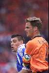 Rotterdam, 25 juni 2000   Euro 2000
Nederland-Yougoslavie, eindstand 6-1
Frank de Boer en Milosevic
Europees Kampioenschap Voetbal 2000