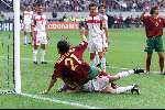 Amsterdam, 24 juni 2000   Euro 2000
Portugal-Turkije, eindstand 2-0
Nuno Gomes, de man van de twee doelpunten
Overtreding
Europees Kampioenschap Voetbal 2000