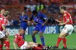 Rotterdam16 juni 2000 Euro 2000
Nederland-Denemarken, eindstand 3-0
Patrick Kluivert in duel met Michael Schjonberg
Europees Kampioenschap Voetbal 2000