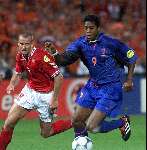 Doelpunten: Patrick kluivert, Ronald de Boer en Boudewijn Zenden
Rotterdam16 juni 2000 Euro 2000
Nederland-Denemarken, eindstand 3-0
Patrick kluivert en Michel Schjonberg
Europees Kampioenschap Voetbal 2000