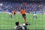 Amsterdam, 29 juni 2000   Euro 2000
Nederland-Italie, eindstand 0-0 ook na verlenging Italie wint na strafschoppen
Patrick kluivert mist strafschop in wedstrijd
Europees Kampioenschap Voetbal 2000