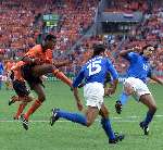 Amsterdam, 29 juni 2000   Euro 2000
Nederland-Italie, eindstand 0-0 ook na verlenging Italie wint na strafschoppen
Patrick kluivert mooie aktie
Europees Kampioenschap Voetbal 2000