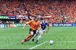 Rotterdam, 25 juni 2000   Euro 2000
Nederland-Yougoslavie, eindstand 6-1
Paul bosvelt in duel met Stojkovic
Europees Kampioenschap Voetbal 2000