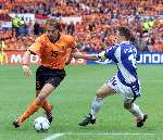 Rotterdam, 25 juni 2000   Euro 2000
Nederland-Yougoslavie, eindstand 6-1
Paul Bosvelt in duel met Dragan Stojkovic
Europees Kampioenschap Voetbal 2000