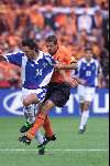 Rotterdam, 25 juni 2000   Euro 2000
Nederland-Yougoslavie, eindstand 6-1
Phillip Cocu en Govedarica
Europees Kampioenschap Voetbal 2000