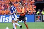 Rotterdam, 25 juni 2000   Euro 2000
Nederland-Yougoslavie, eindstand 6-1
Phillip Cocu
Europees Kampioenschap Voetbal 2000