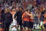 Amsterdam 21 juni 2000 euro 2000
Nederland-Frankrijk 3-2
Nederland blij na overwinning
Pierre v Hooijdonk Marc Overmars Michael Reiziger Arthur Numan
Europees Kampioenschap Voetbal 2000