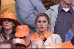 Rotterdam, 25 juni 2000   Euro 2000
Nederland-Yougoslavie, eindstand 6-1
Vrouw Ronald de Boer
Europees Kampioenschap Voetbal 2000