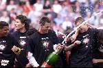 Eindhoven 6 mei 2001
PSV-Heerenveen 3-0
PSV Landskampioen 2000/2001
Andre ooijer met champagne Ronald Waterreus Kevin Hofland