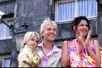 Den Bosch 29 juni 2001
Albert Verlinde en Onno Hoes trouwen.
Isa Hoes en Antonie Kamerling en hun zoontje Merlijn.