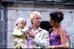 Den Bosch 29 juni 2001
Albert Verlinde en Onno Hoes trouwen.
Isa Hoes en Antonie Kamerling en hun zoontje Merlijn.